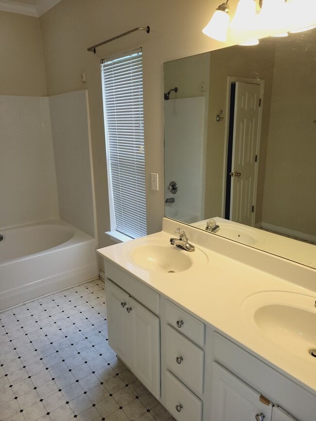 Building Photo - 5295 Cottage Ln
