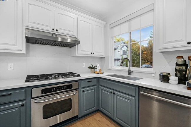 Building Photo - 4 Hardy Ct