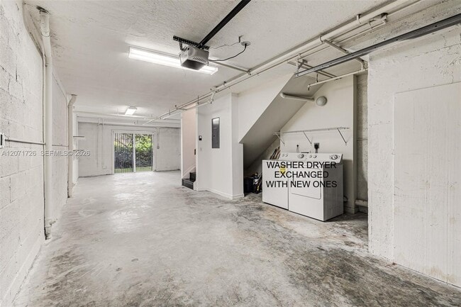 Building Photo - 8900 NE 8th Ave