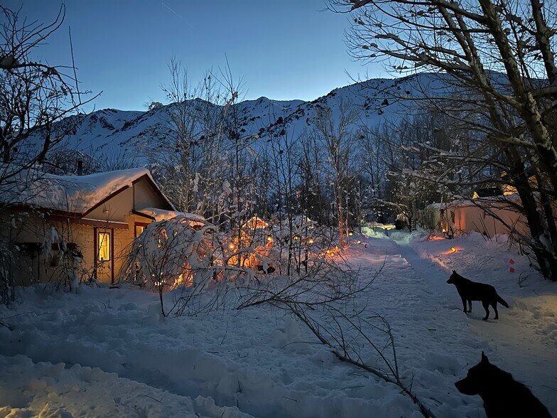 Building Photo - 131 Crowley Lake Dr