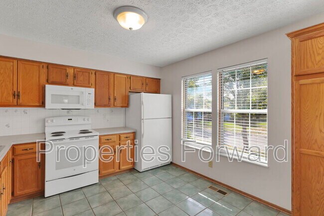 Building Photo - 2246 Shirlene Dr