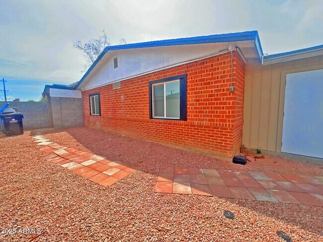 Building Photo - 2720 N 17th Pl