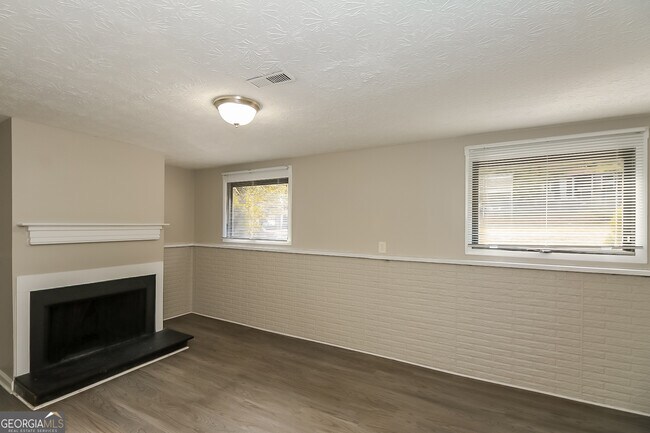 Building Photo - 7180 Buck Creek Dr