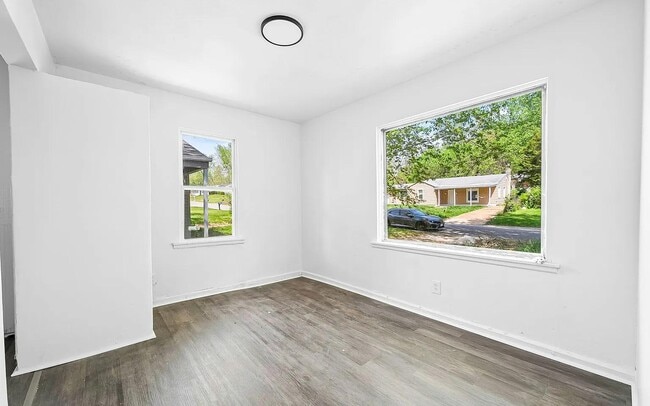 Building Photo - 9823 Winkler Dr