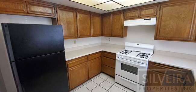 Building Photo - 2 Bedroom Condo available