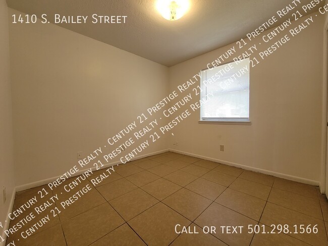 Building Photo - 1410 S Bailey St