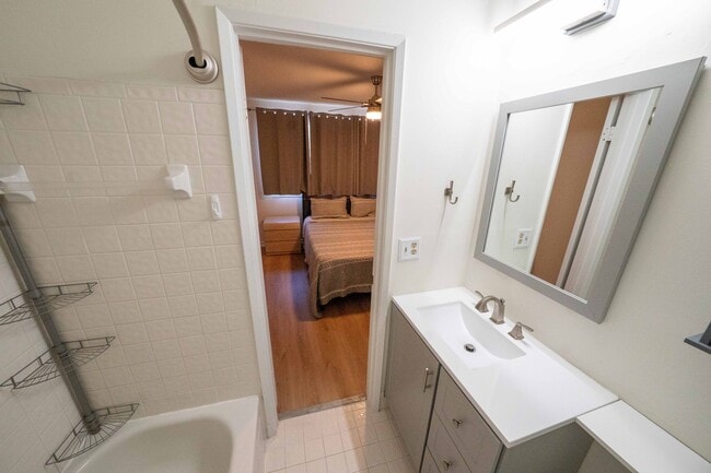 Building Photo - 2643 NE 15th St