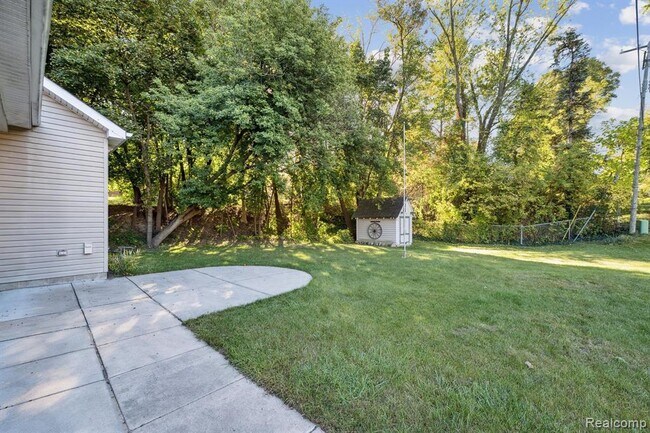 Building Photo - 624 E Main St