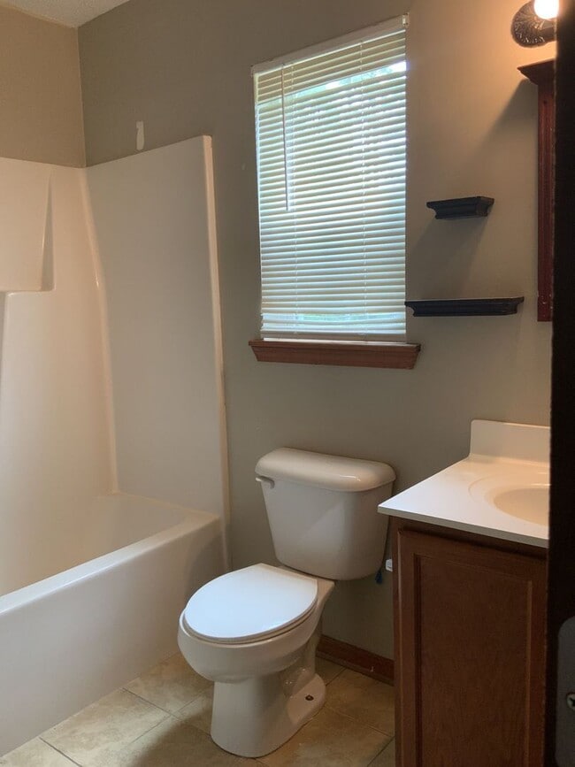 Building Photo - 3 Bedroom 2 Bath Home Located Between MCAS New River and MCB Camp LeJeune