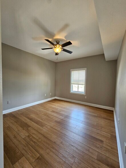 Master Bedroom - 8111 Lakewood Main St