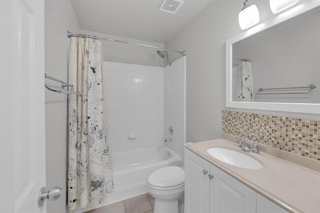 Building Photo - 1708 Royal Ascot Dr