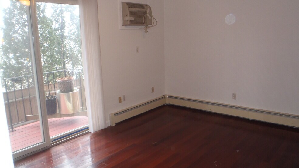 Building Photo - 1129 N Shore Rd