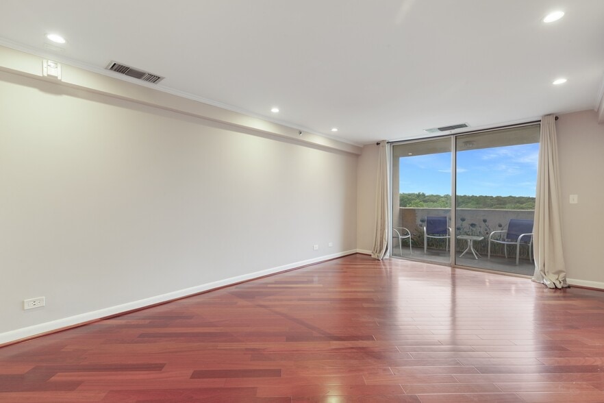 Building Photo - 1501 Clairmont Rd