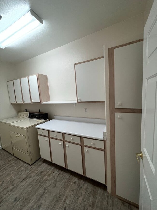 Building Photo - BEAUTIFUL UPGRADED CONDO/MANY AMENITIES - 3 BED, 2 BATH