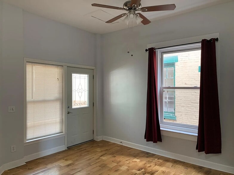 Building Photo - 1221 S 4th St