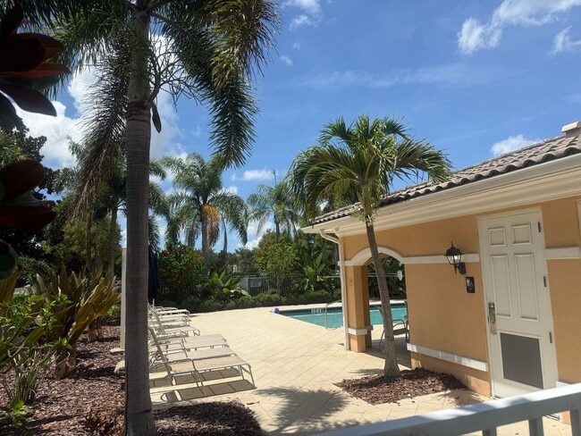 Building Photo - 1603 Napoli Dr W