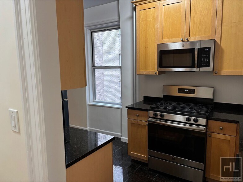 Building Photo - WEST 13 STREET