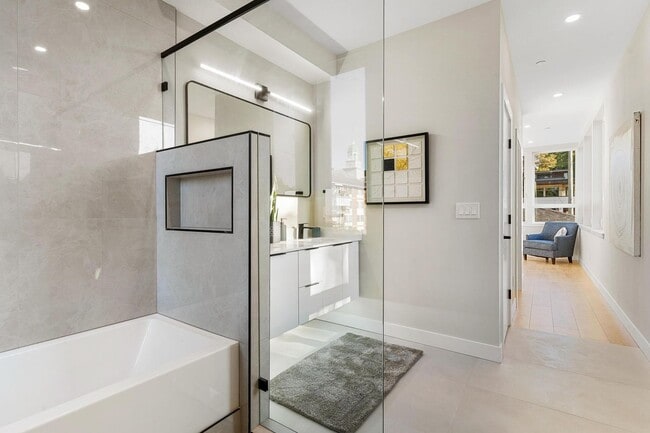 Building Photo - Gorgeous Brand New Construction w/ Rooftop Deck! 3 Bed 2.5 Bath Seattle Home