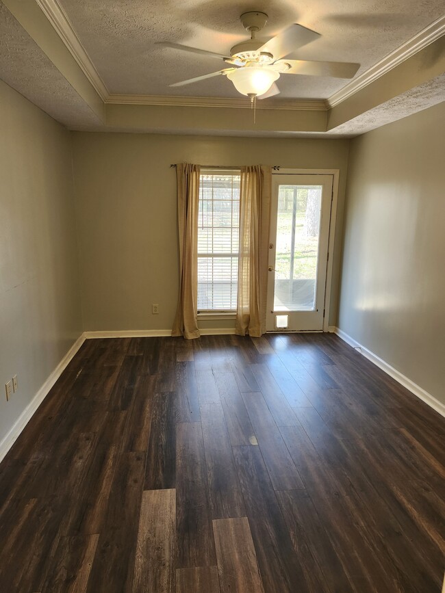 Building Photo - 8436 English Oak Loop