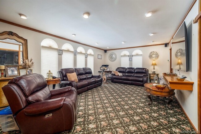 Building Photo - 229 Willard Dr