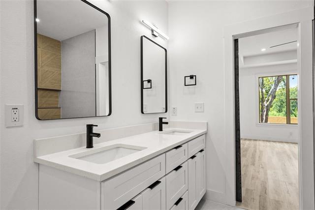 Building Photo - 1017 Cedarcrest Dr