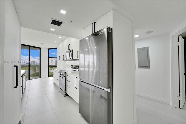 Building Photo - 20281 E Country Club Dr