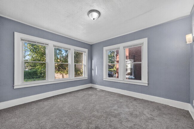 Building Photo - 2025 Calvert Ave