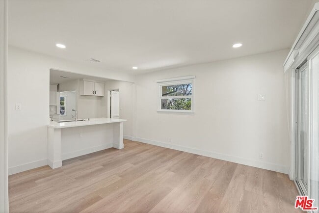 Building Photo - 2943 Los Olivos Ln