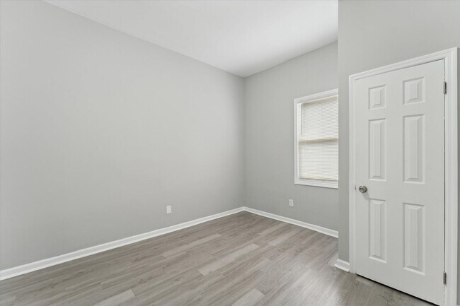 Building Photo - 816-816 W 38th St
