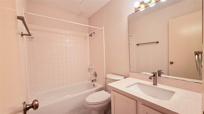 Building Photo - 10555 Turtlewood Ct