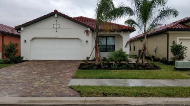 Building Photo - 1591 Santiago Cir