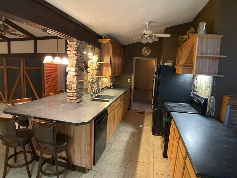Kitchen - 5344 Hagewa Dr