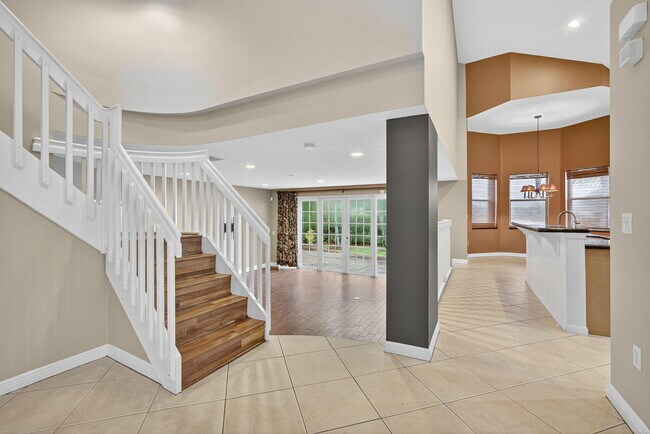 Building Photo - 8933 Alexandra Cir