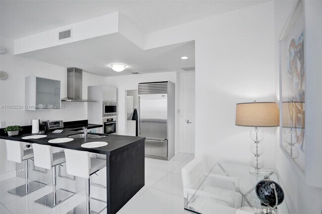Building Photo - 18201 Collins Ave