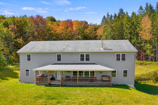 Building Photo - 1724 Calhoun Hill Rd