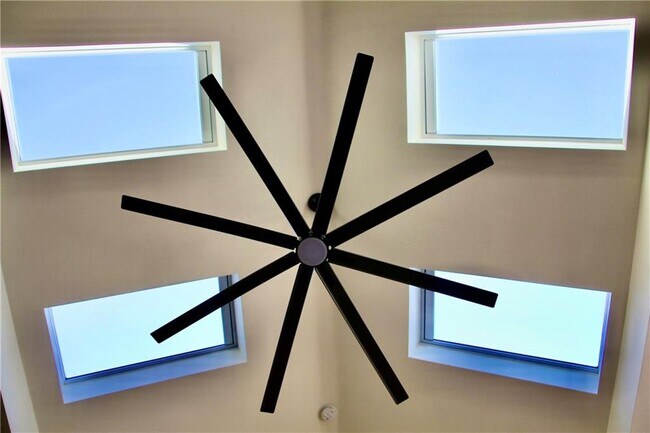 Building Photo - 39 Berrie Ln