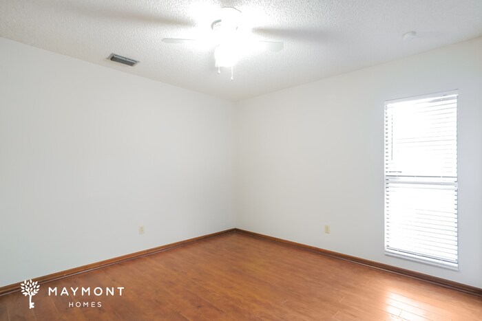 Building Photo - 715 Gilda Dr