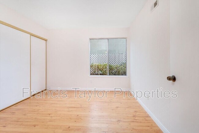 Building Photo - 1360 Gary Ln