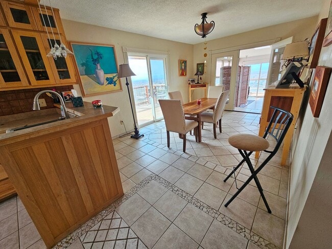 Building Photo - Unique location, breathtaking views, wonde...