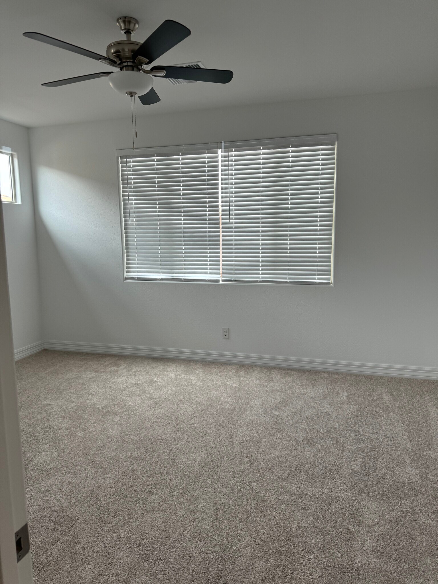 Building Photo - 8758 W Medlock Dr