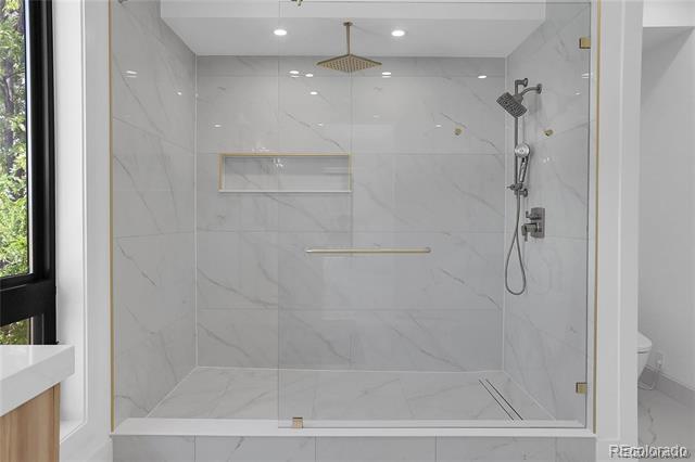 Building Photo - 1491 S York St