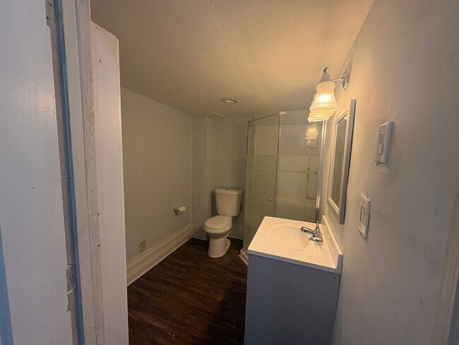 Building Photo - 871 Mulberry St