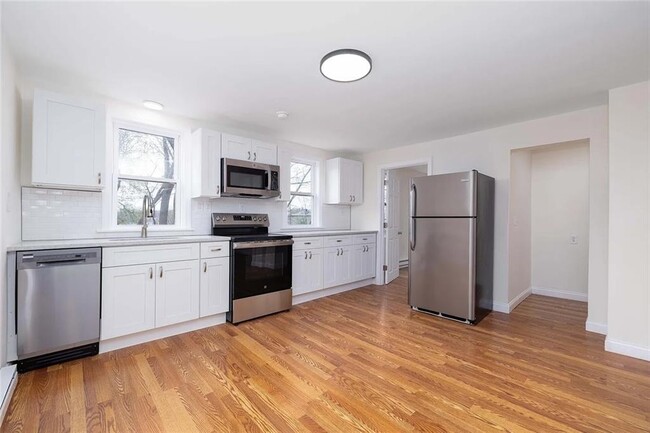 Building Photo - 12 Old Park Ave