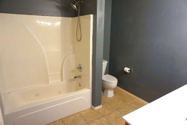 Building Photo - 4 bedroom 2 bath home available in Bentonville!