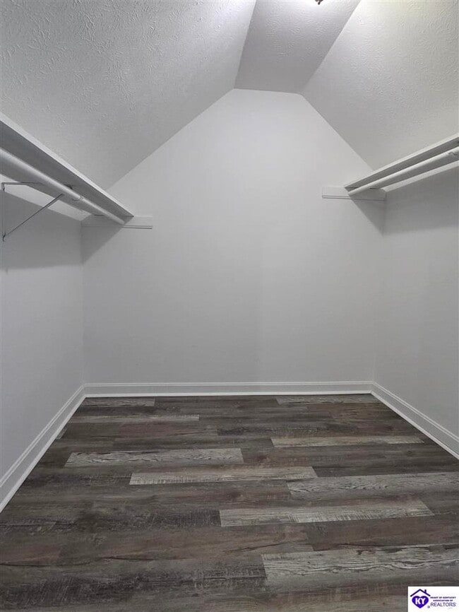 Building Photo - 888 N Woodland Dr