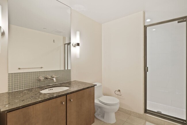 Building Photo - Modern 2br/2ba at Navy Yard