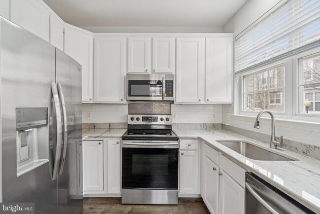 Building Photo - 5611 Hartfield Ave