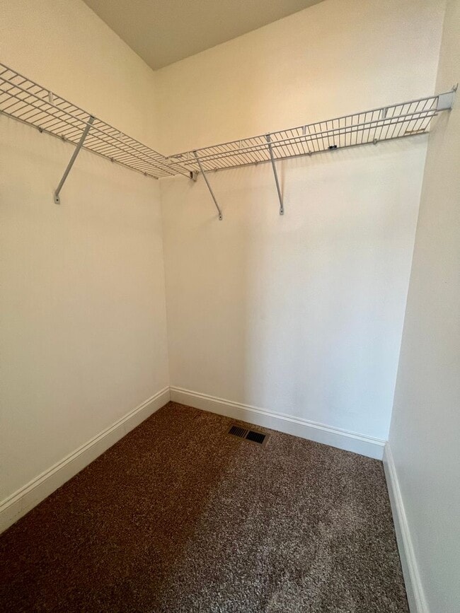 Building Photo - Luxurious 4-Bedroom Corner Townhome in Newtown Square! Available mid-April!