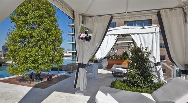 Building Photo - 2727 Cedar Springs Rd