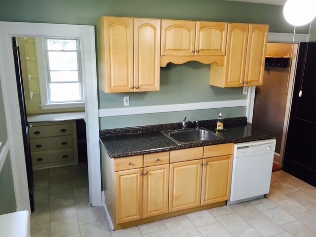 Building Photo - 154 Edgemere Ave